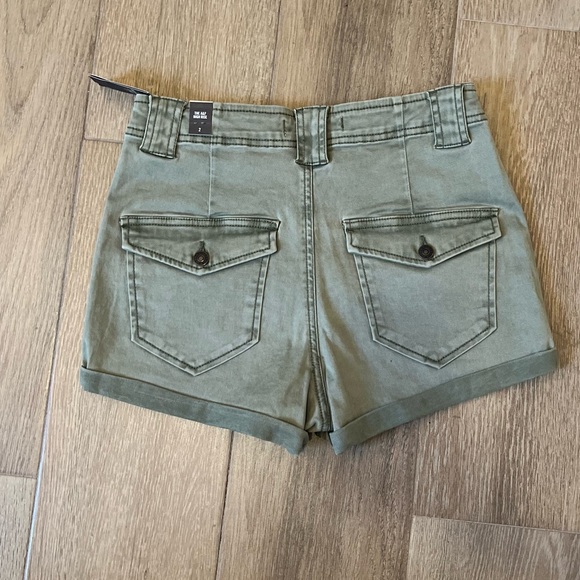 Abercrombie & Fitch Olive Cargo Shorts NWT - Picture 3 of 3